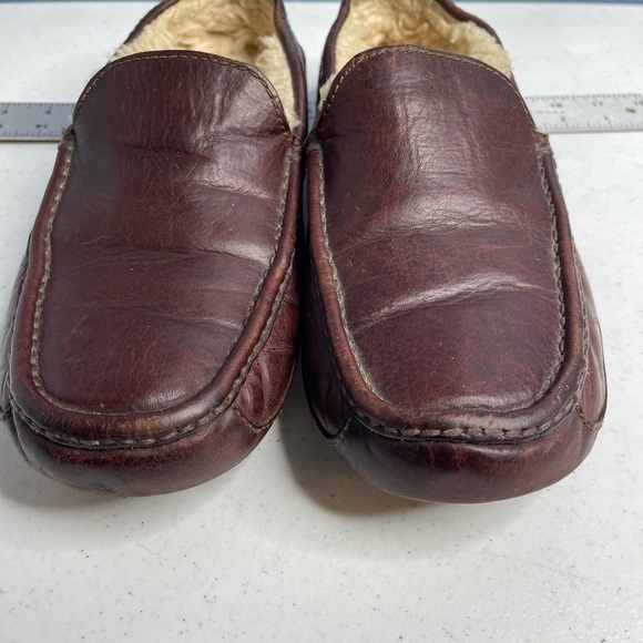 UGG men Ascot brown leather Sherpa loafer driving slipper size 11 rubber sole main image 10